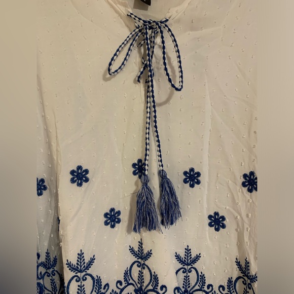 Karen Kane embroidered bell sleeve top women’s size Small blue and white - Picture 5 of 8